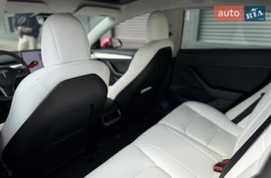 Седан Tesla Model 3 2021 в Киеве
