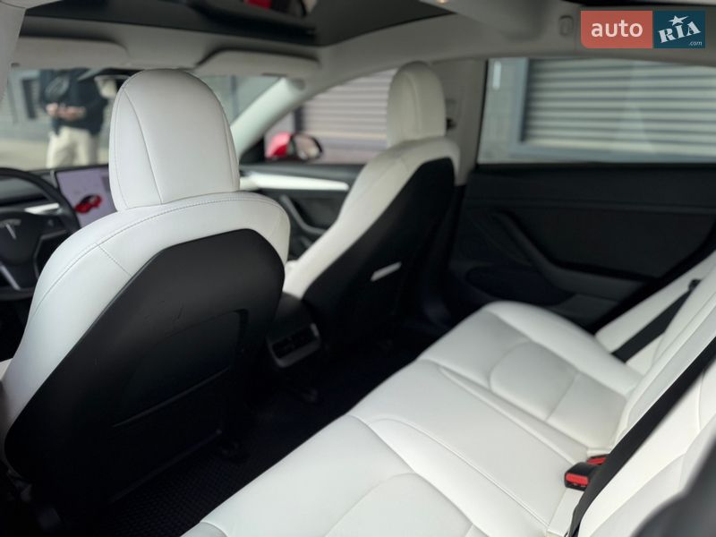 Седан Tesla Model 3 2021 в Киеве
