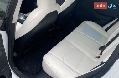 Седан Tesla Model 3 2023 в Буске