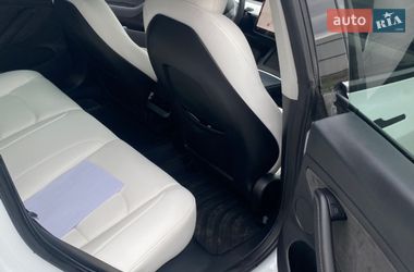 Седан Tesla Model 3 2023 в Буске