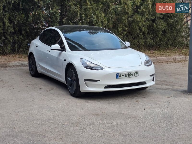 Седан Tesla Model 3 2023 в Дніпрі