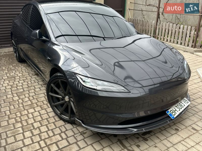 Седан Tesla Model 3 2024 в Черноморске