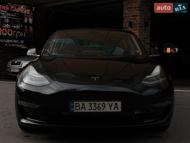 Седан Tesla Model 3 2020 в Одессе