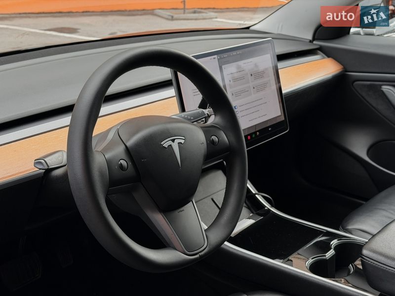 Седан Tesla Model 3 2020 в Одессе