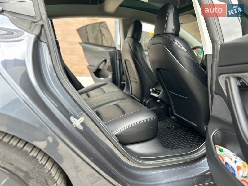Седан Tesla Model 3 2020 в Сокалі