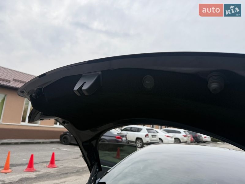 Седан Tesla Model 3 2024 в Днепре