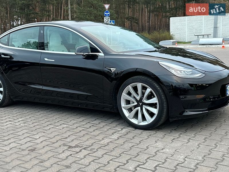Седан Tesla Model 3 2020 в Киеве