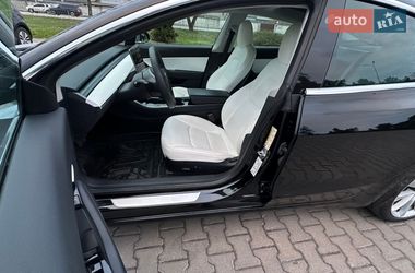 Седан Tesla Model 3 2020 в Киеве