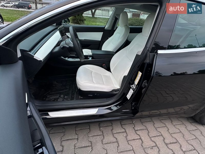 Седан Tesla Model 3 2020 в Киеве