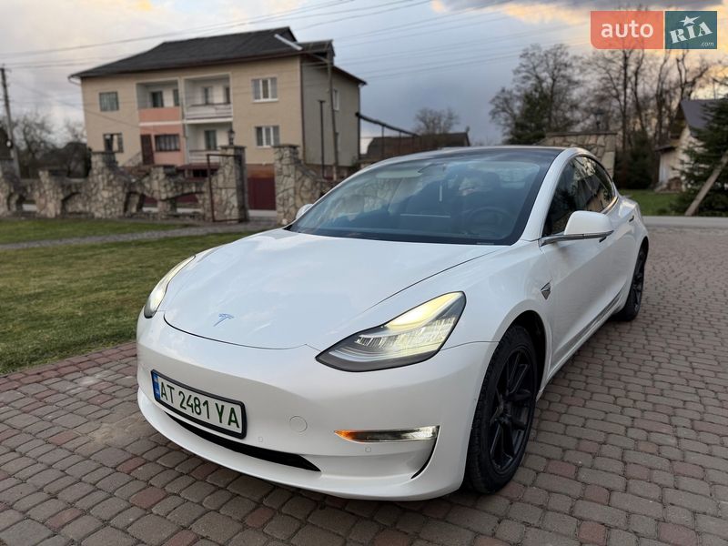 Седан Tesla Model 3 2019 в Калуше