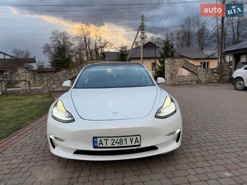 Седан Tesla Model 3 2019 в Калуше