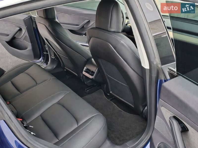 Седан Tesla Model 3 2019 в Киеве