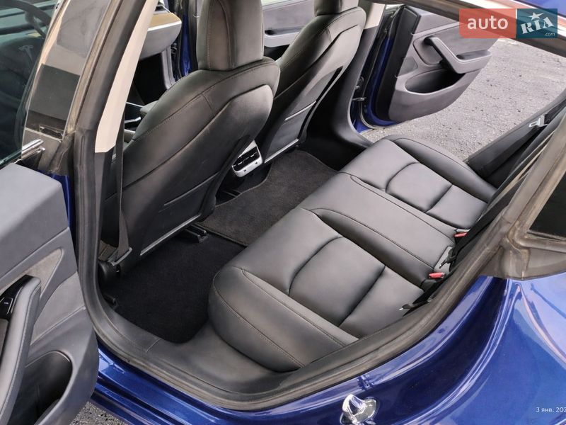 Седан Tesla Model 3 2019 в Киеве