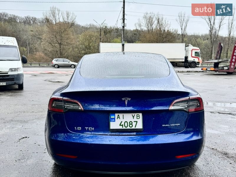 Седан Tesla Model 3 2019 в Києві