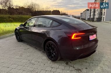 Седан Tesla Model 3 2024 в Львове