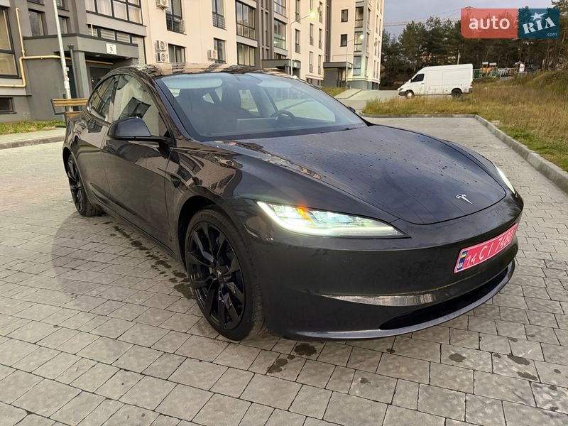 Седан Tesla Model 3 2024 в Львове