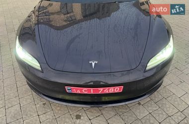 Седан Tesla Model 3 2024 в Львове