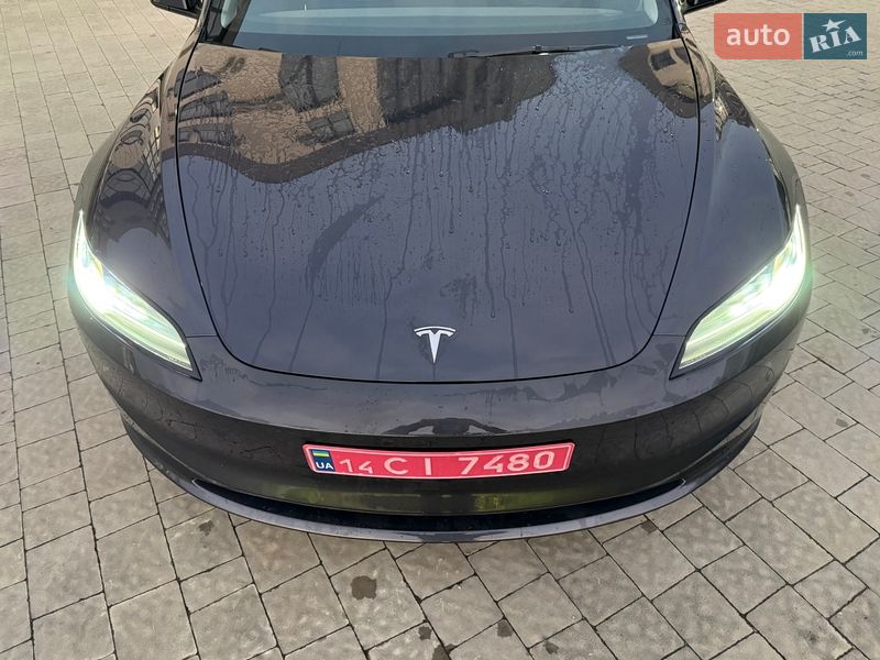 Седан Tesla Model 3 2024 в Львове