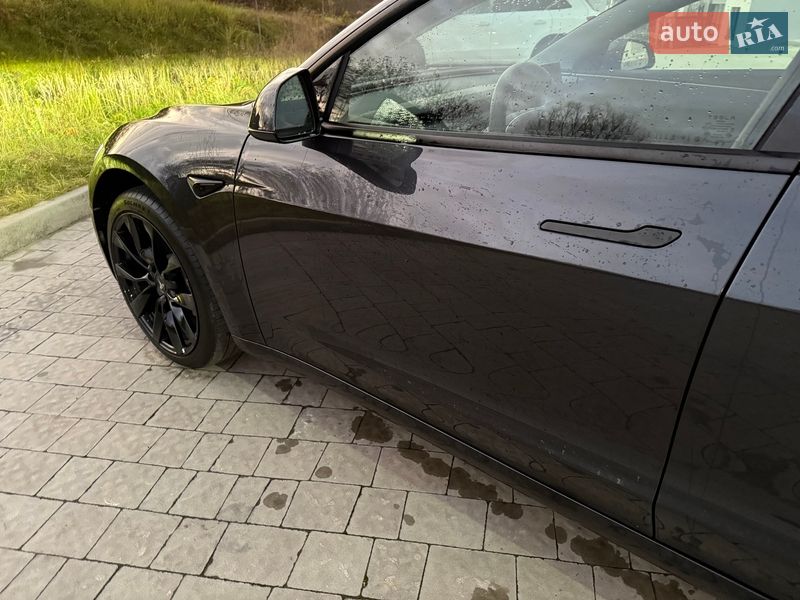 Седан Tesla Model 3 2024 в Львове