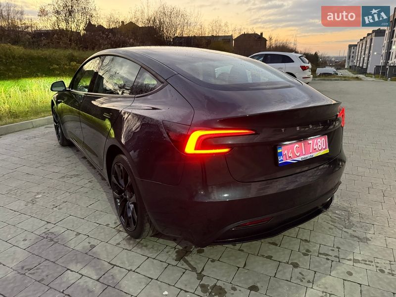 Седан Tesla Model 3 2024 в Львове
