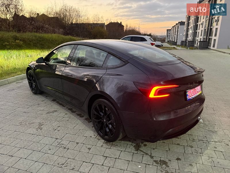 Седан Tesla Model 3 2024 в Львове