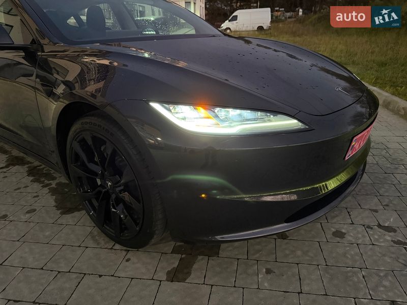 Седан Tesla Model 3 2024 в Львове
