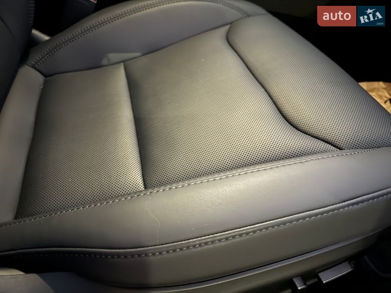Седан Tesla Model 3 2024 в Львове