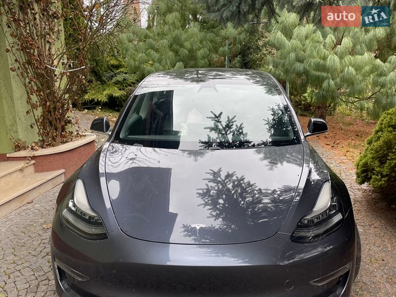 Седан Tesla Model 3 2020 в Тернополе