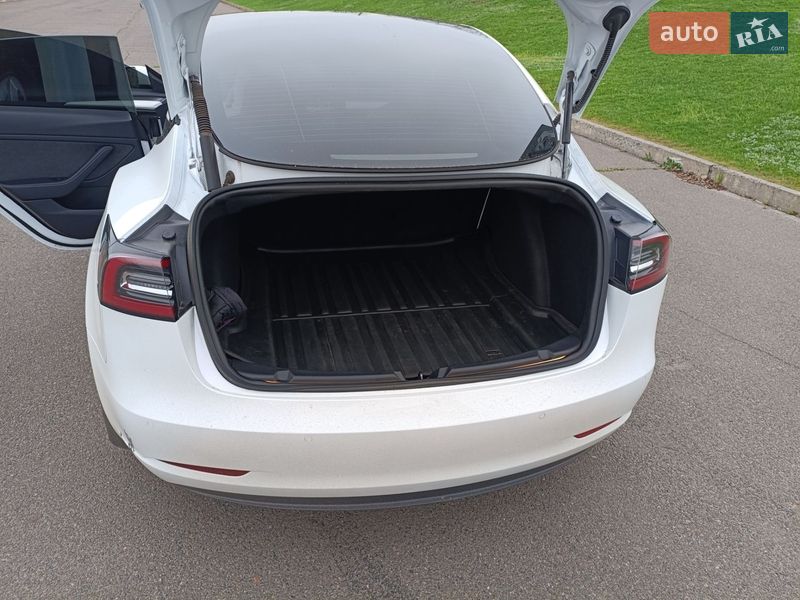 Седан Tesla Model 3 2022 в Кривому Розі