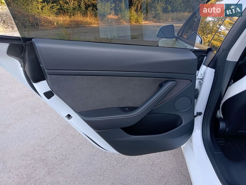 Седан Tesla Model 3 2022 в Кривому Розі