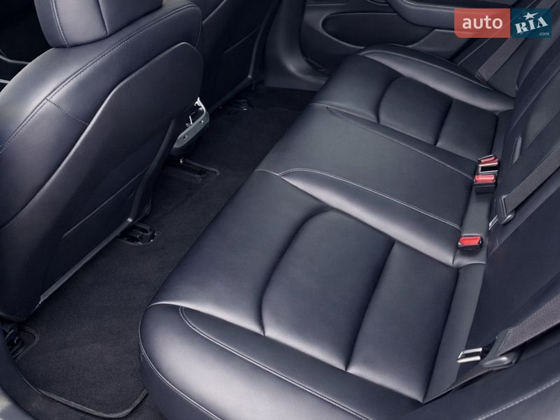 Седан Tesla Model 3 2018 в Ровно