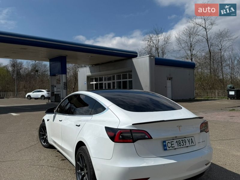 Седан Tesla Model 3 2020 в Черновцах