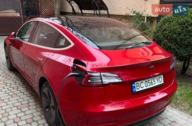 Седан Tesla Model 3 2018 в Львове