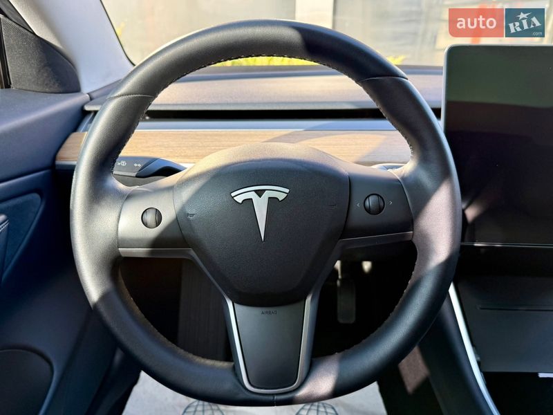 Седан Tesla Model 3 2019 в Харкові