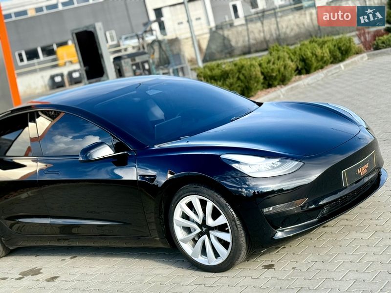 Седан Tesla Model 3 2019 в Харкові