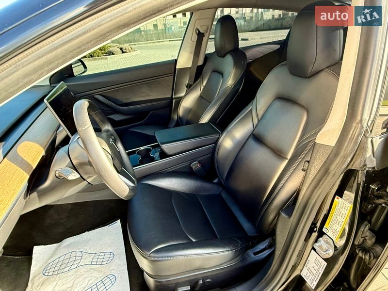Седан Tesla Model 3 2019 в Харкові