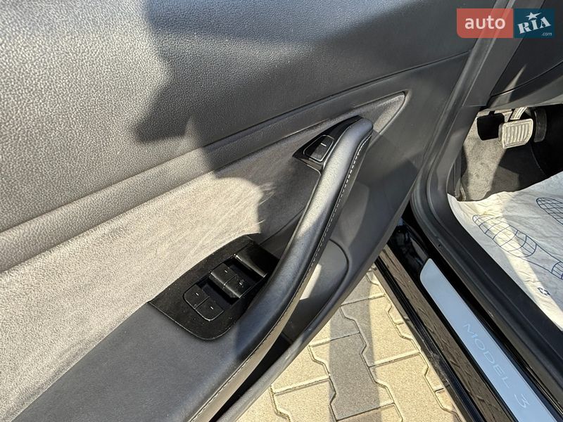 Седан Tesla Model 3 2019 в Харкові