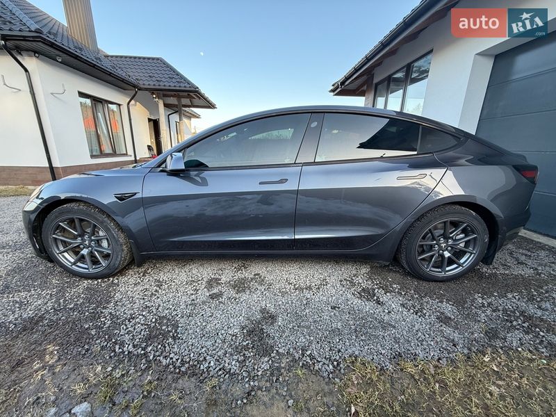Седан Tesla Model 3 2021 в Рава-Руській