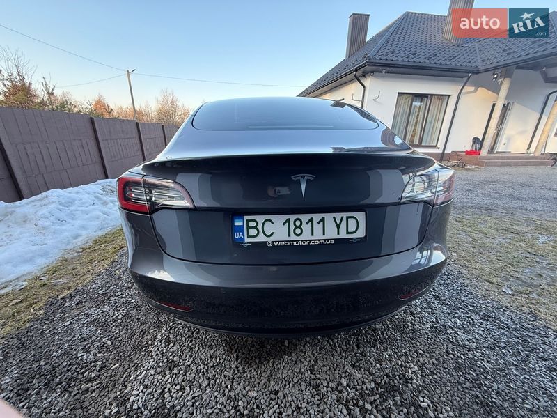 Седан Tesla Model 3 2021 в Рава-Руській