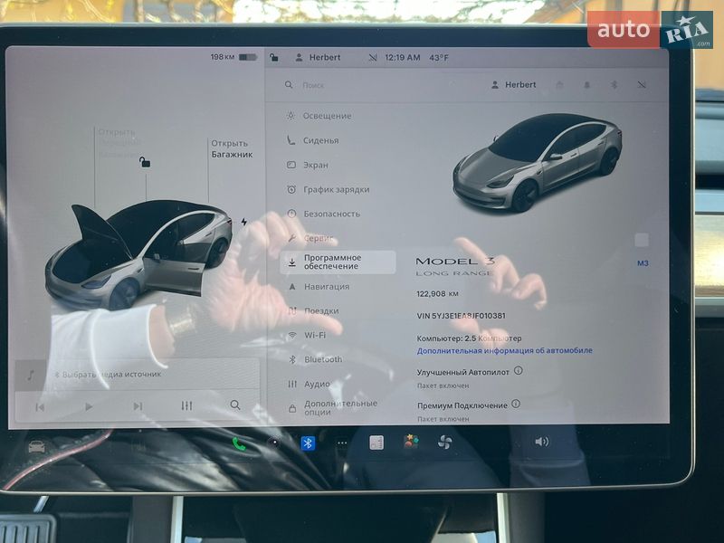 Седан Tesla Model 3 2018 в Ужгороді