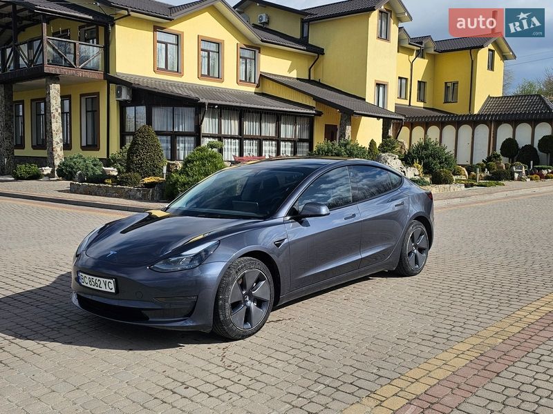 Седан Tesla Model 3 2023 в Львові