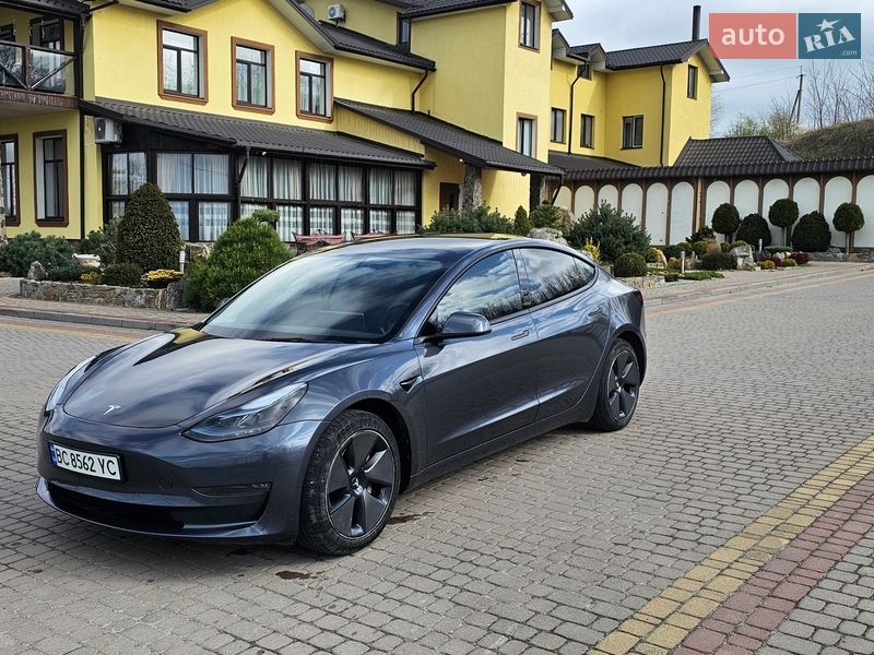 Седан Tesla Model 3 2023 в Львові