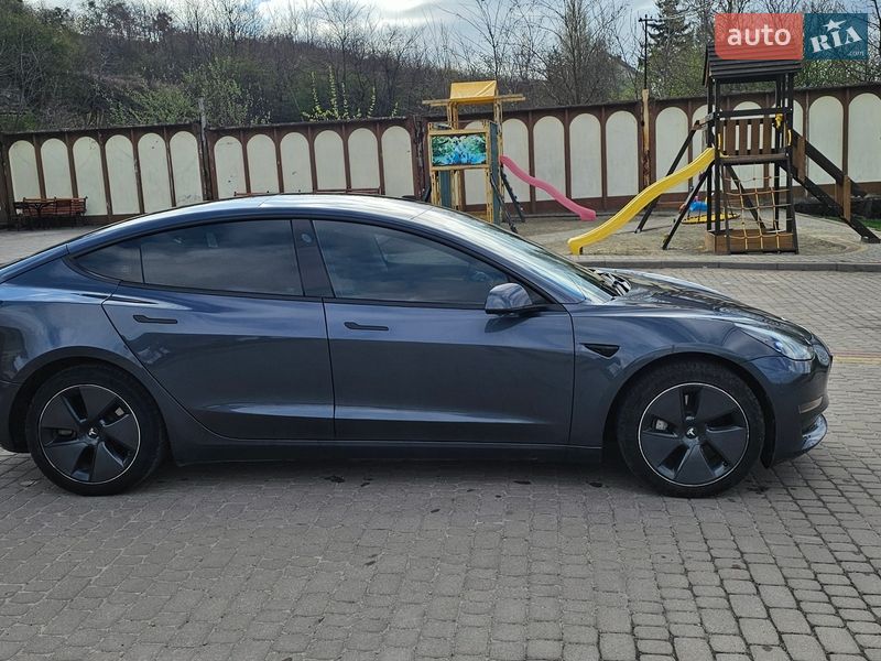 Седан Tesla Model 3 2023 в Львові