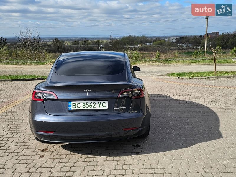 Седан Tesla Model 3 2023 в Львові