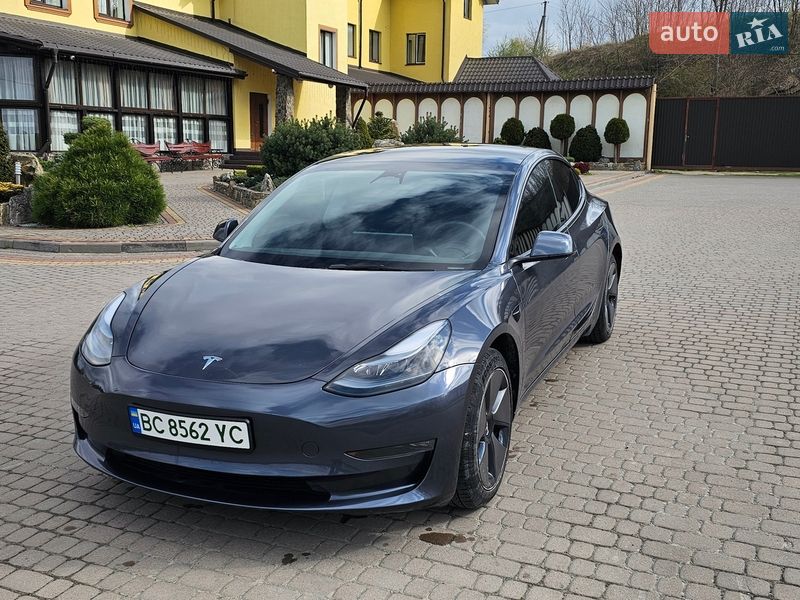 Седан Tesla Model 3 2023 в Львові