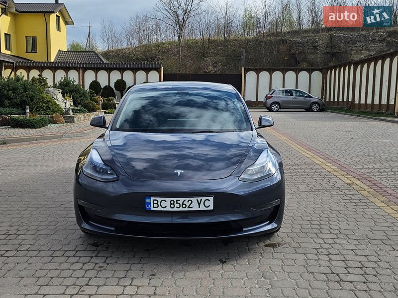 Седан Tesla Model 3 2023 в Львові