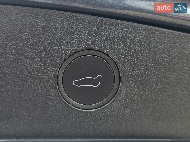 Седан Tesla Model 3 2023 в Львові