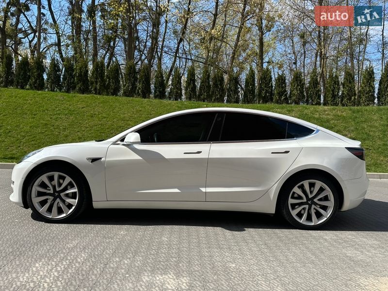 Седан Tesla Model 3 2019 в Львові