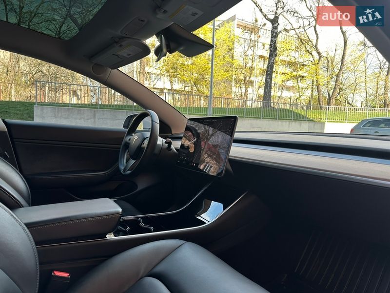 Седан Tesla Model 3 2019 в Львові
