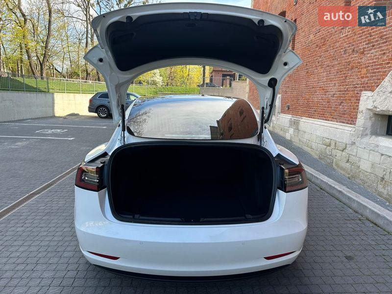 Седан Tesla Model 3 2019 в Львові